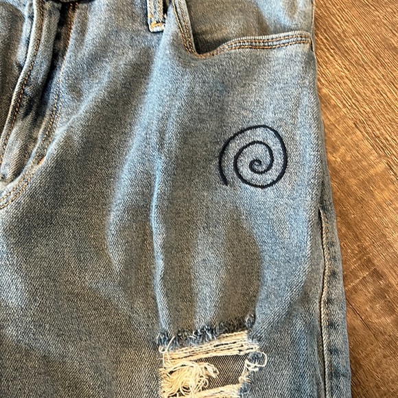 Hollister Ultra High Rise Dad Jean Size 9R - Picture 3 of 6